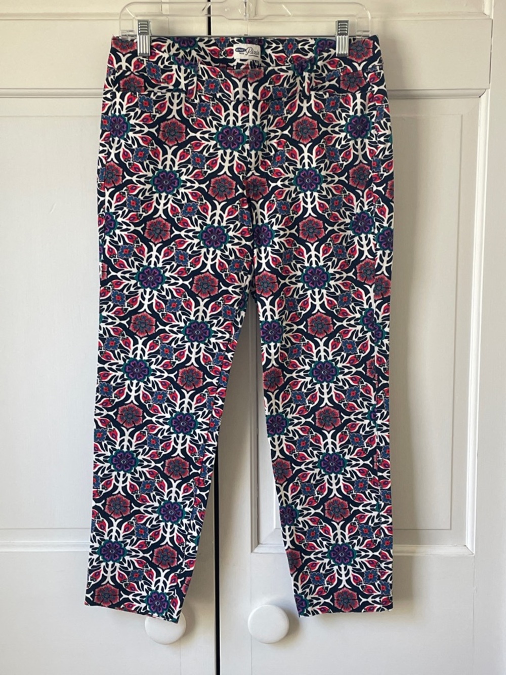 Old Navy Floral Pixie Pant. Size 8